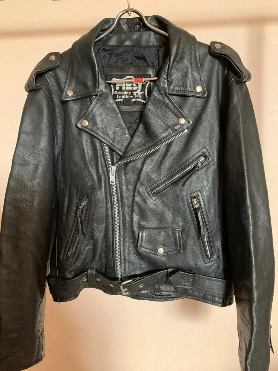 Легендарная кожаная косуха First Genuine Leather 42 . Арт 40-3 б/у, лот 40-3